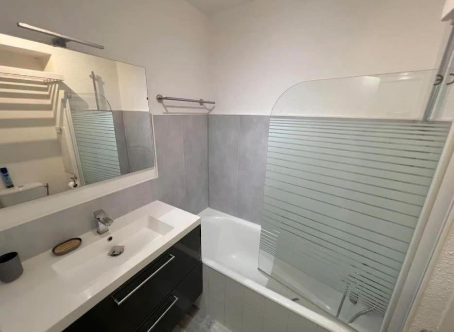 Appartement Port De Hyeres 4 Personnes Zewnętrze zdjęcie