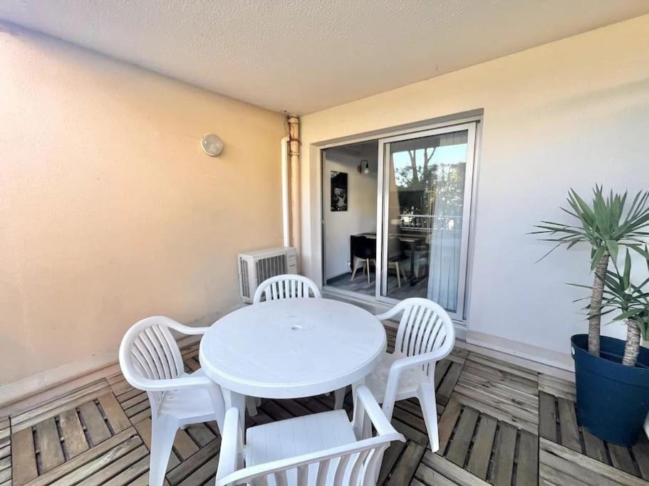 Appartement Port De Hyeres 4 Personnes Zewnętrze zdjęcie